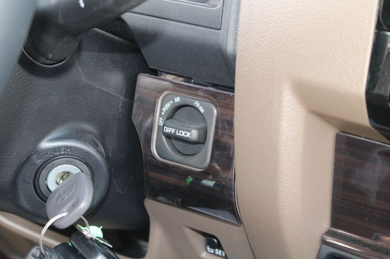 تويوتا لاند كروزر بيك آب TOYOTA LANDCRUISER 79 2.8L DIESEL DOUBLE CAB 4WD LX-Z AUTO