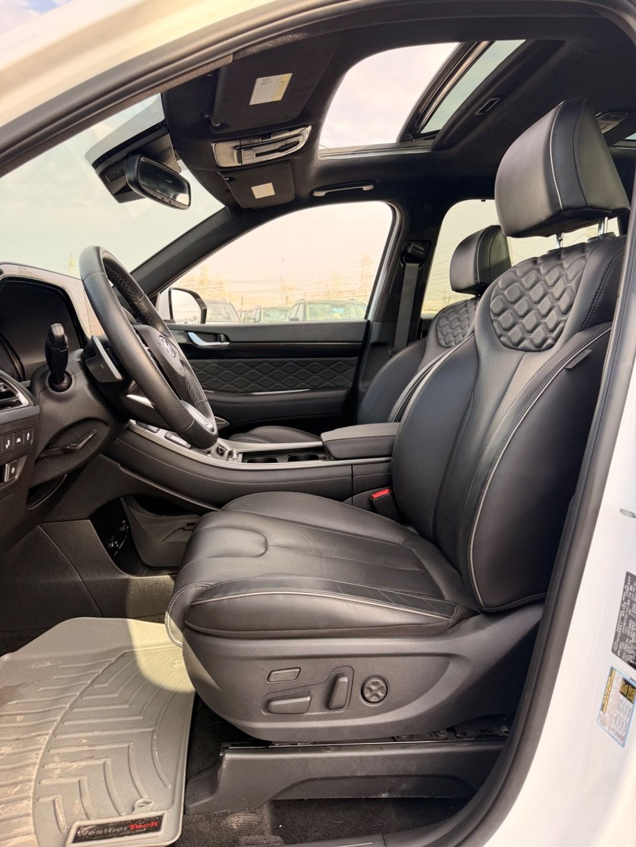 Hyundai Palisade Calligraphy 3.8L / panoramic, 360 camera // head up display full option