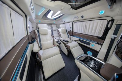 Mercedes-Benz V 300 Ramadan Special Offer | 1 of 28 Magellan Edition | 2 Year Interior Warranty