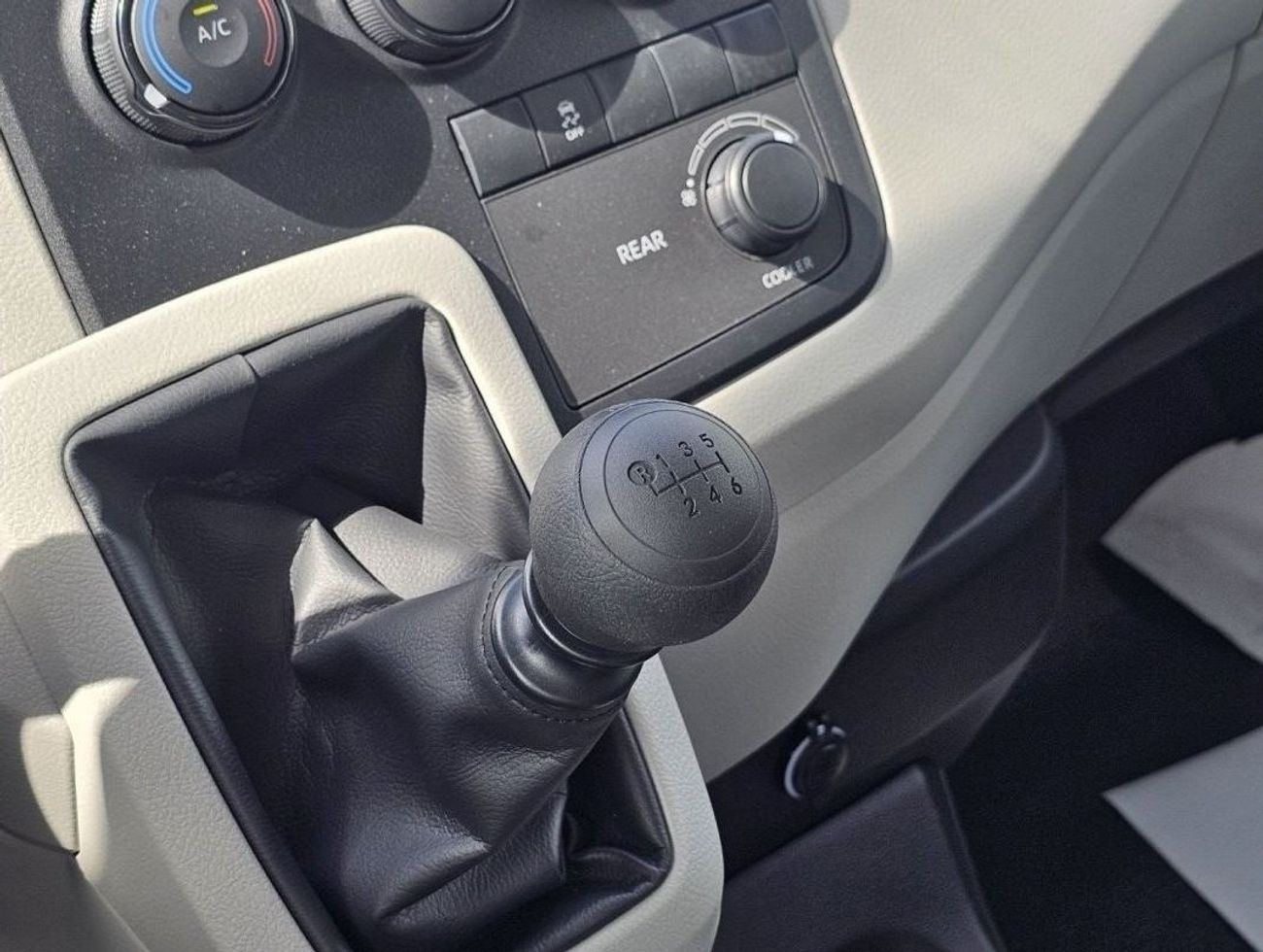 Toyota Hiace Toyota Hiace 2.8L Diesel Manual Transmission, High Roof, 13 Seater, Model 2025