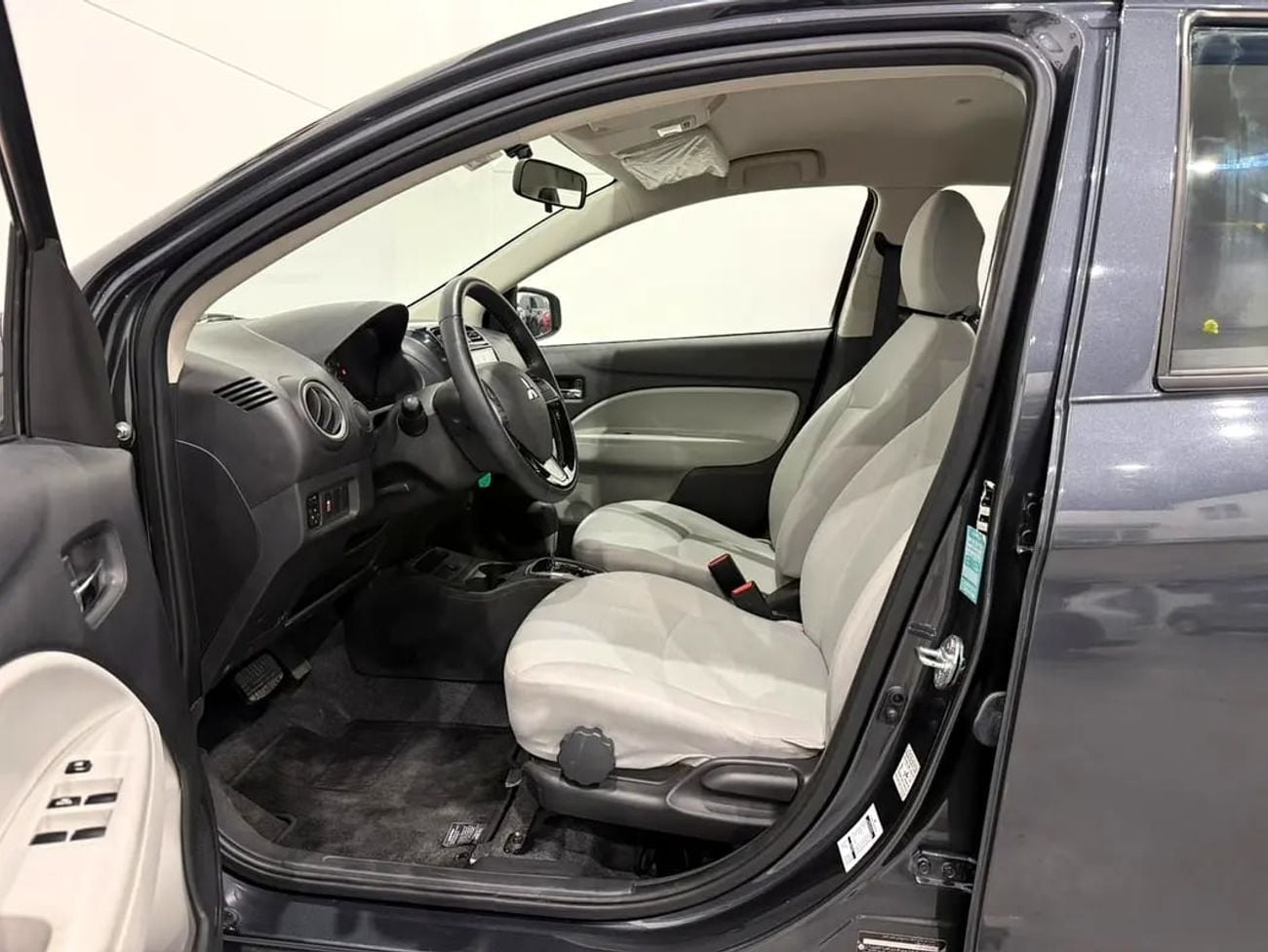 ميتسوبيشي اتراج جي إل إكس GCC / Official Dealer Warranty