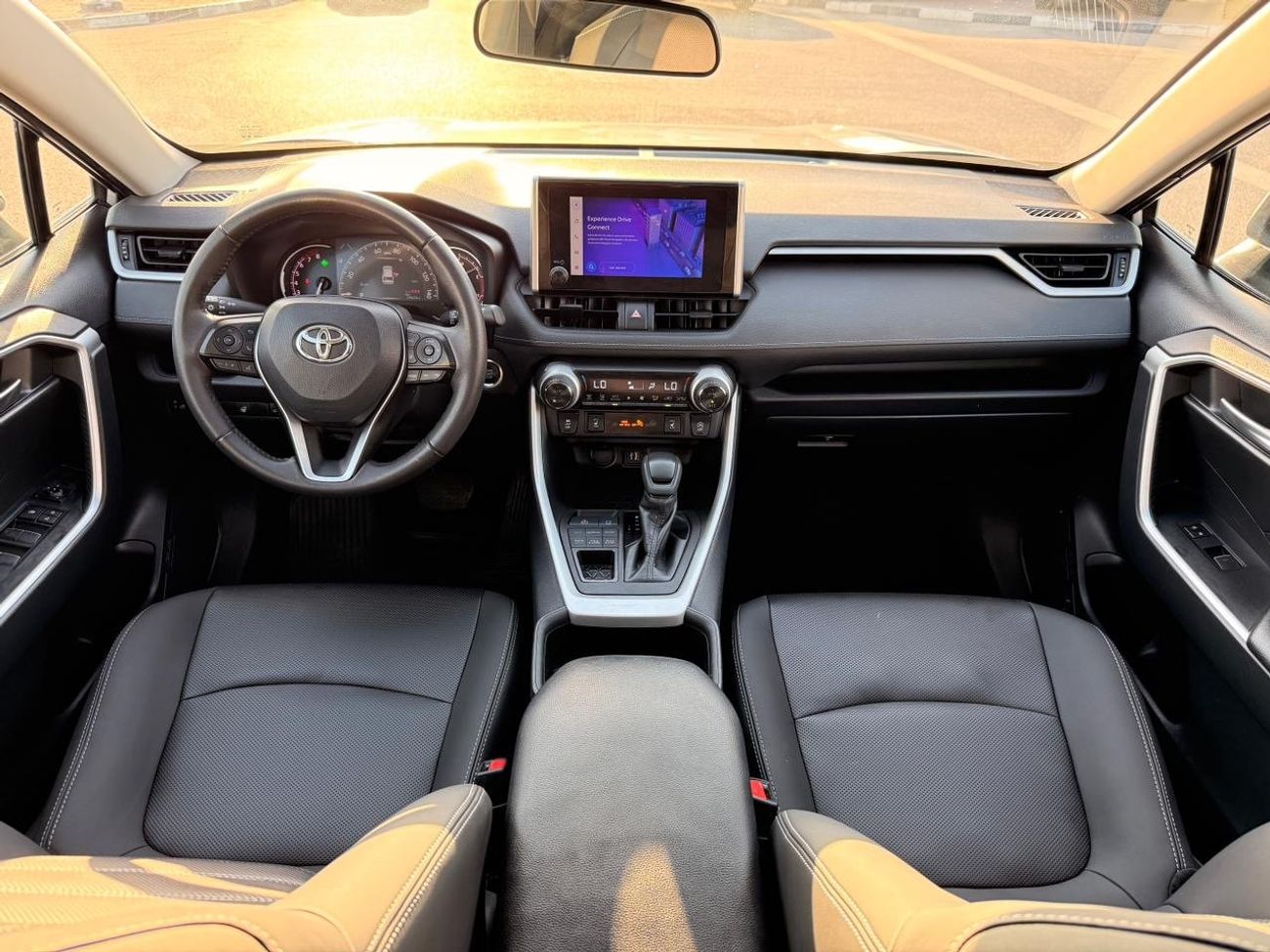 تويوتا راف ٤ XLE 2.5L Full option