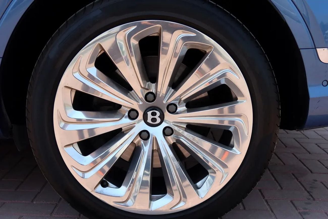 Bentley Bentayga AZURE | GCC Specs | Under Warranty | Accident Free