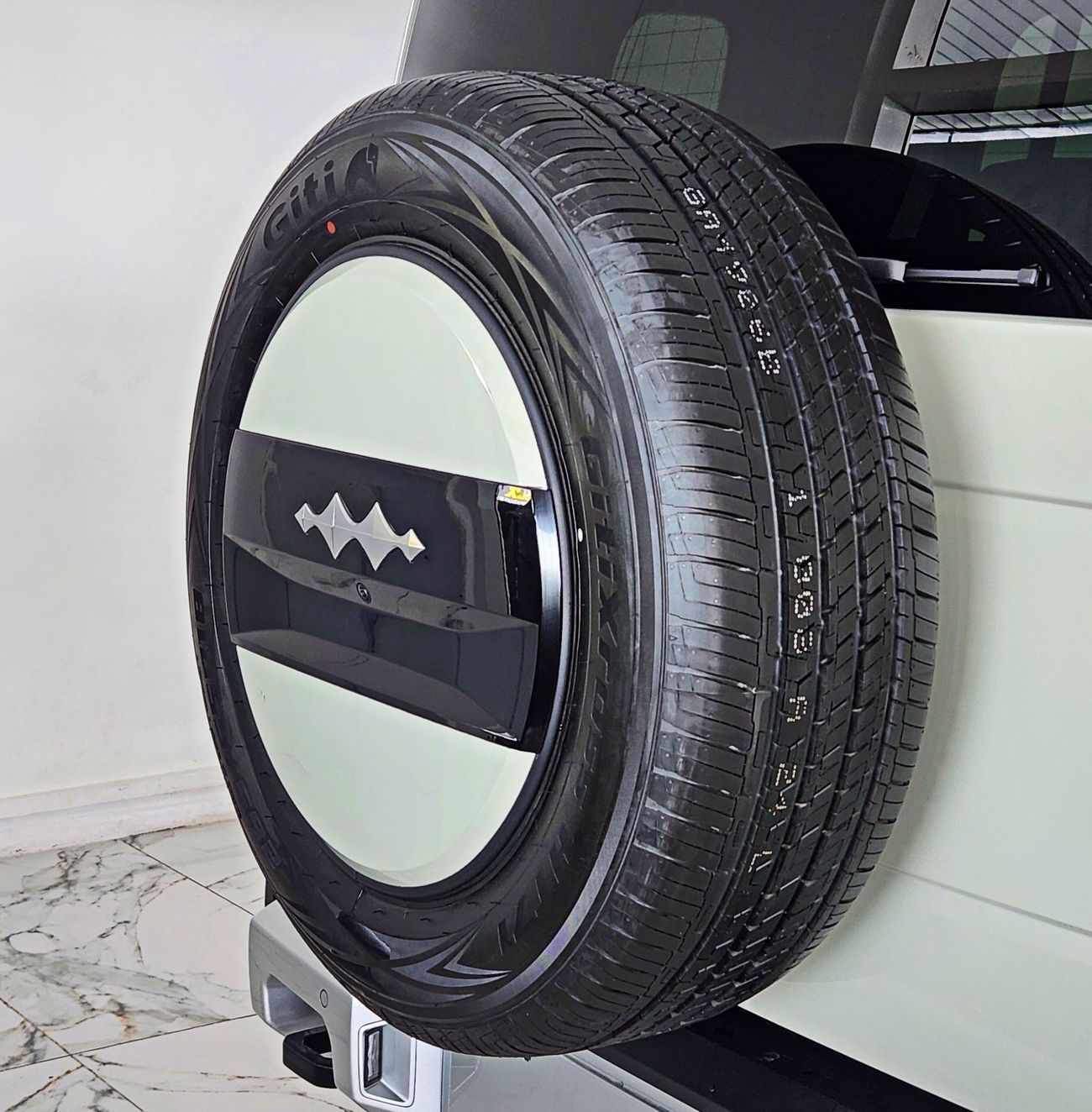 BYD Leopard 5 Plug in hybrid - 1.5L - 670 hp - premium colour FOR EXPORT ONLY