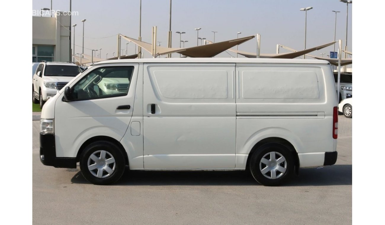 Toyota Hiace 2015 | HIACE STANDARD ROOF MULTIPURPOSE DELIVERY VAN WITH GCC SPECS AND EXCELLENT CONDITION