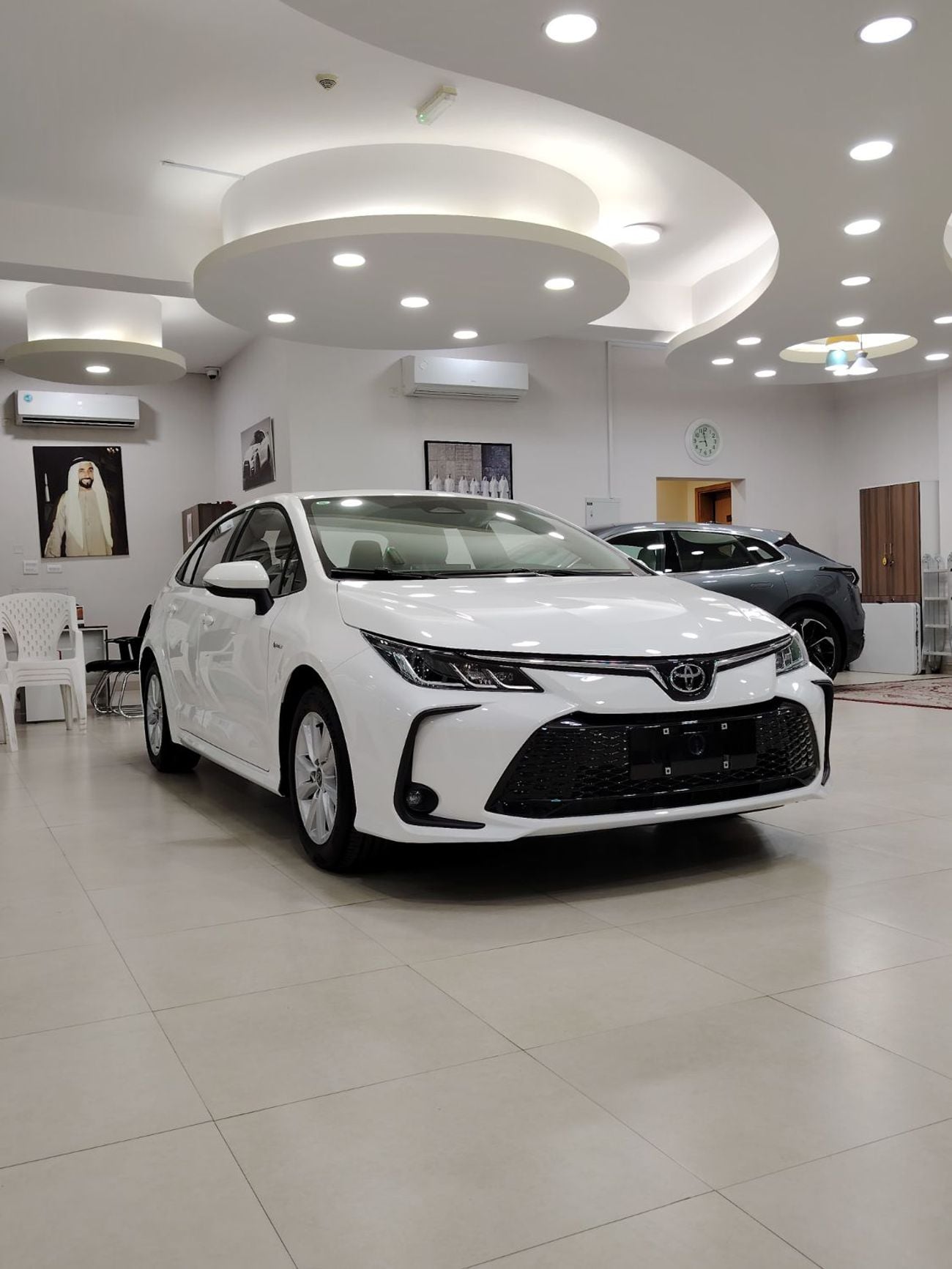 تويوتا كورولا GLI Moonroof Hybrid 1.8L