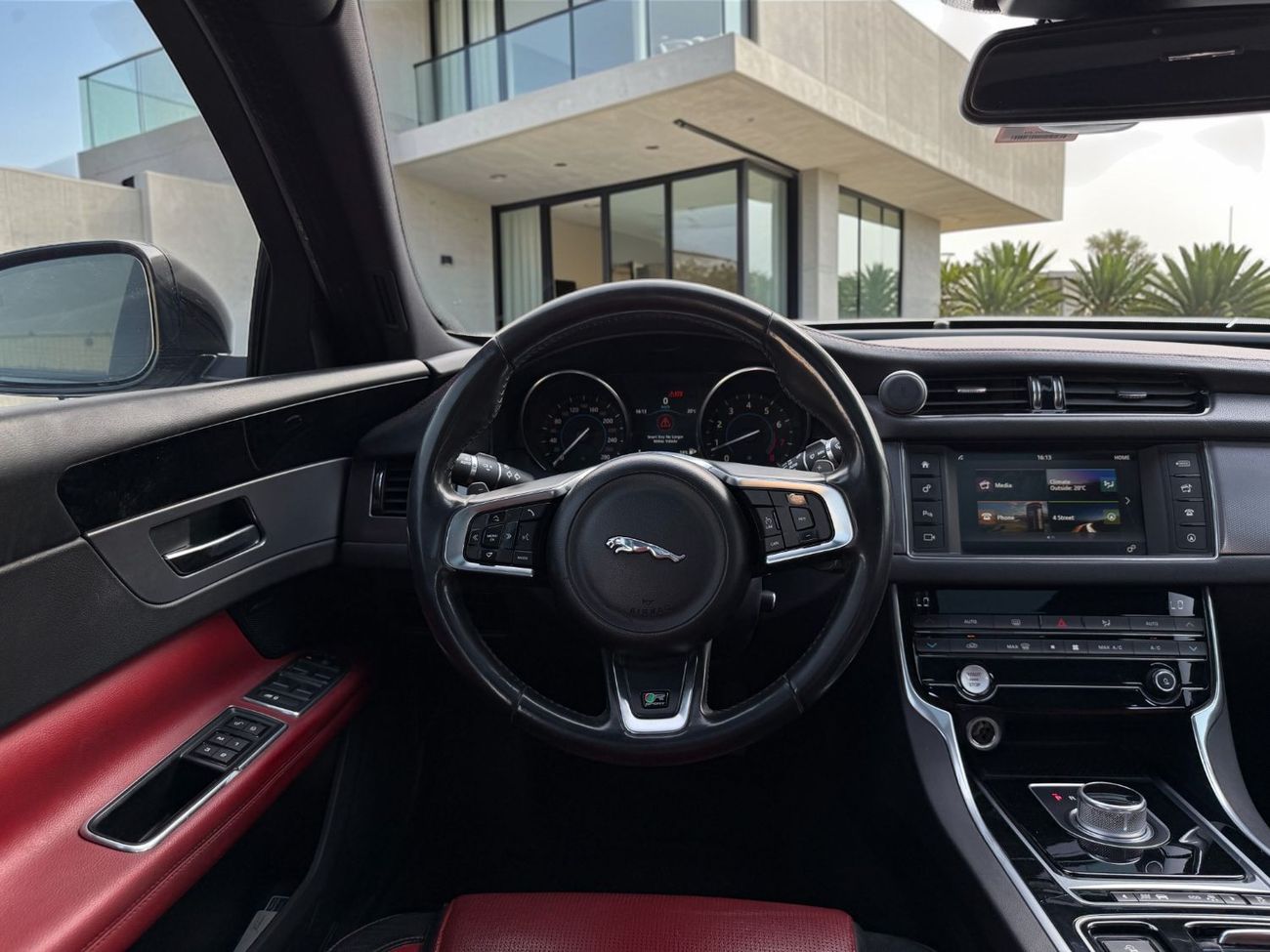 Jaguar XF R-Sport 2.0L Sedan JAGUAR XF R-SPORT | 2016 | GCC SPECS | 2.0L TURBO | AED 35,000