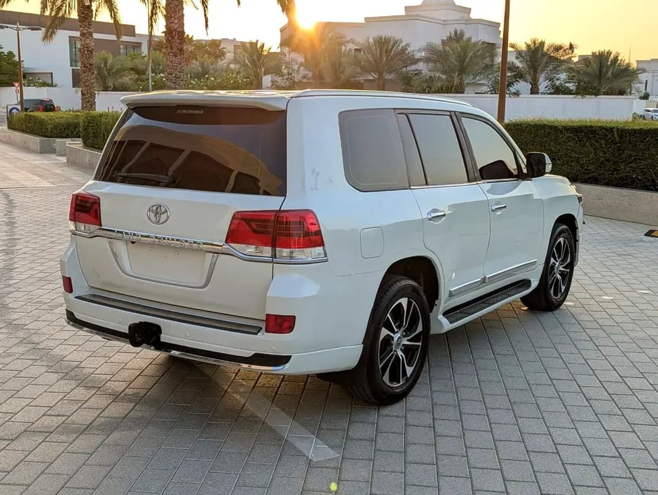 تويوتا لاند كروزر GXR Top Full Option | GCC Specs | V8 4.6L