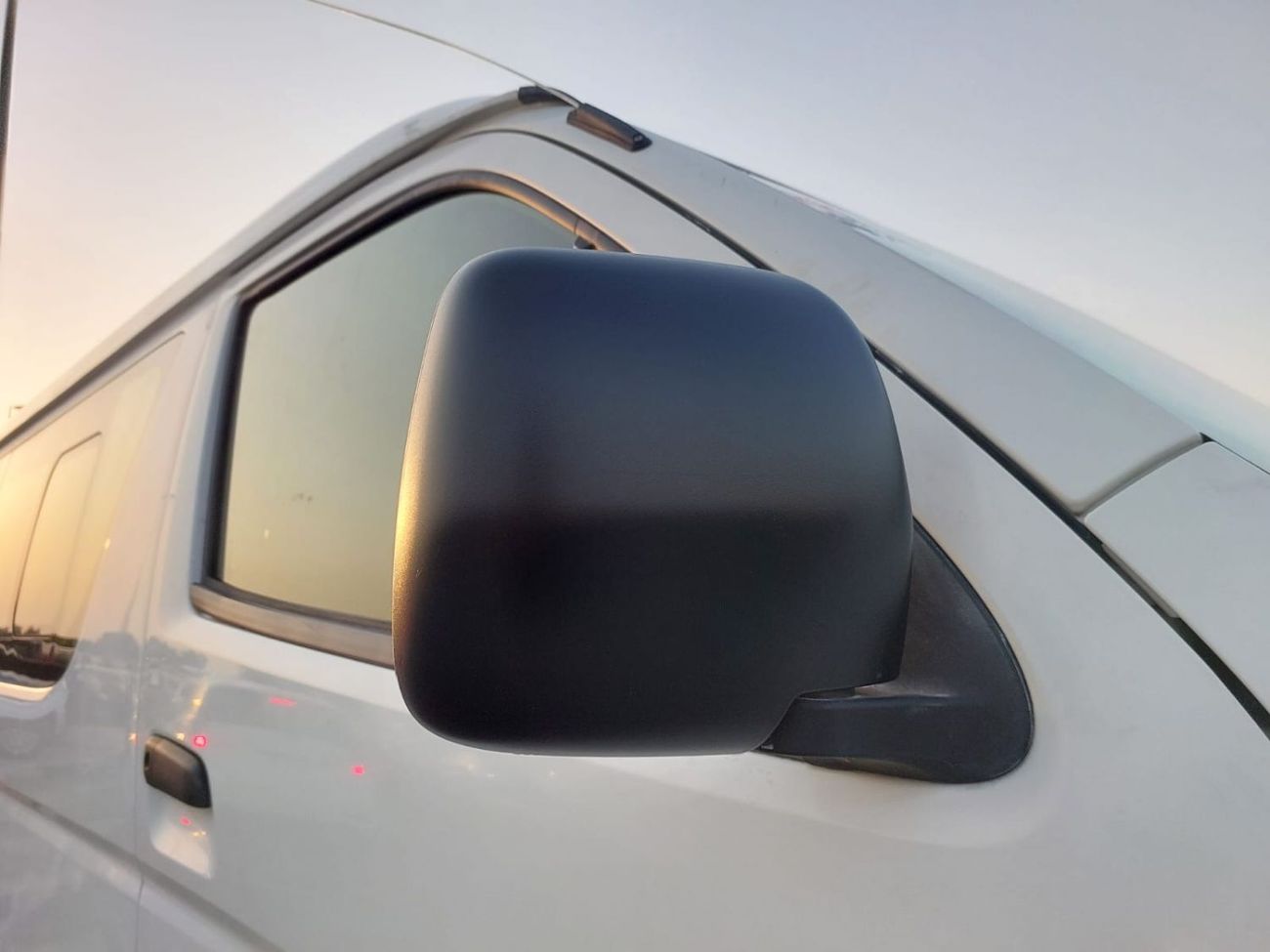 Toyota Hiace TOYOTA HIACE VAN RHD 2017 MODEL 2.7 L PETROL AUTOMATIC(PM27593)