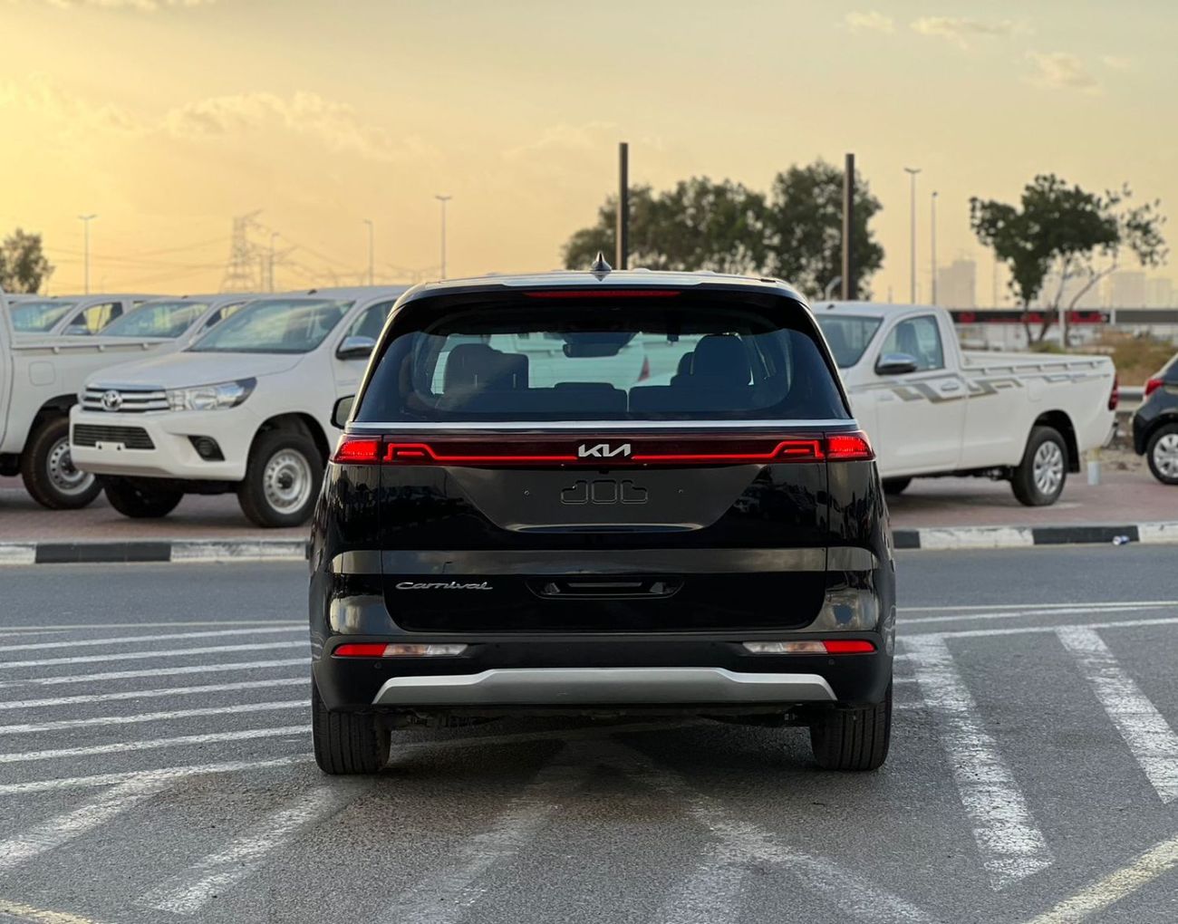 كيا كارنيفال 2022 Kia Carnival EX 3.5 V6 FWD- Full Option - 7 Seater - Front & Rear Radar Sensor - Trunk / Door F