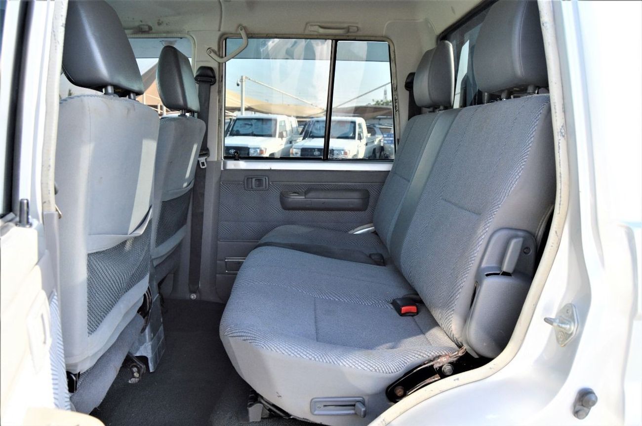 Toyota Land Cruiser Pick Up 2013 TOYOTA LAND CRUISER DOUBLE GXL