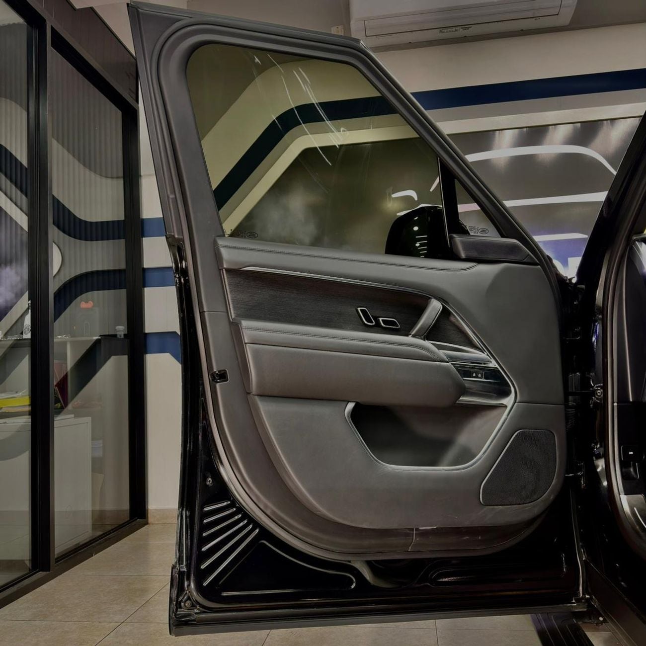 Land Rover Range Rover First Edition P530 4.4L