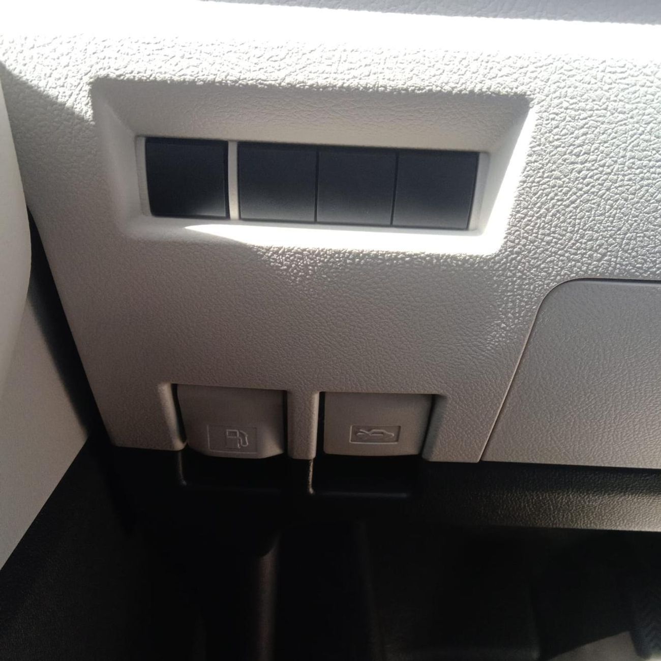 Toyota Hiace TOYOTA HIACE HIGH ROOF 2.8L DSL AT 13-SEATER