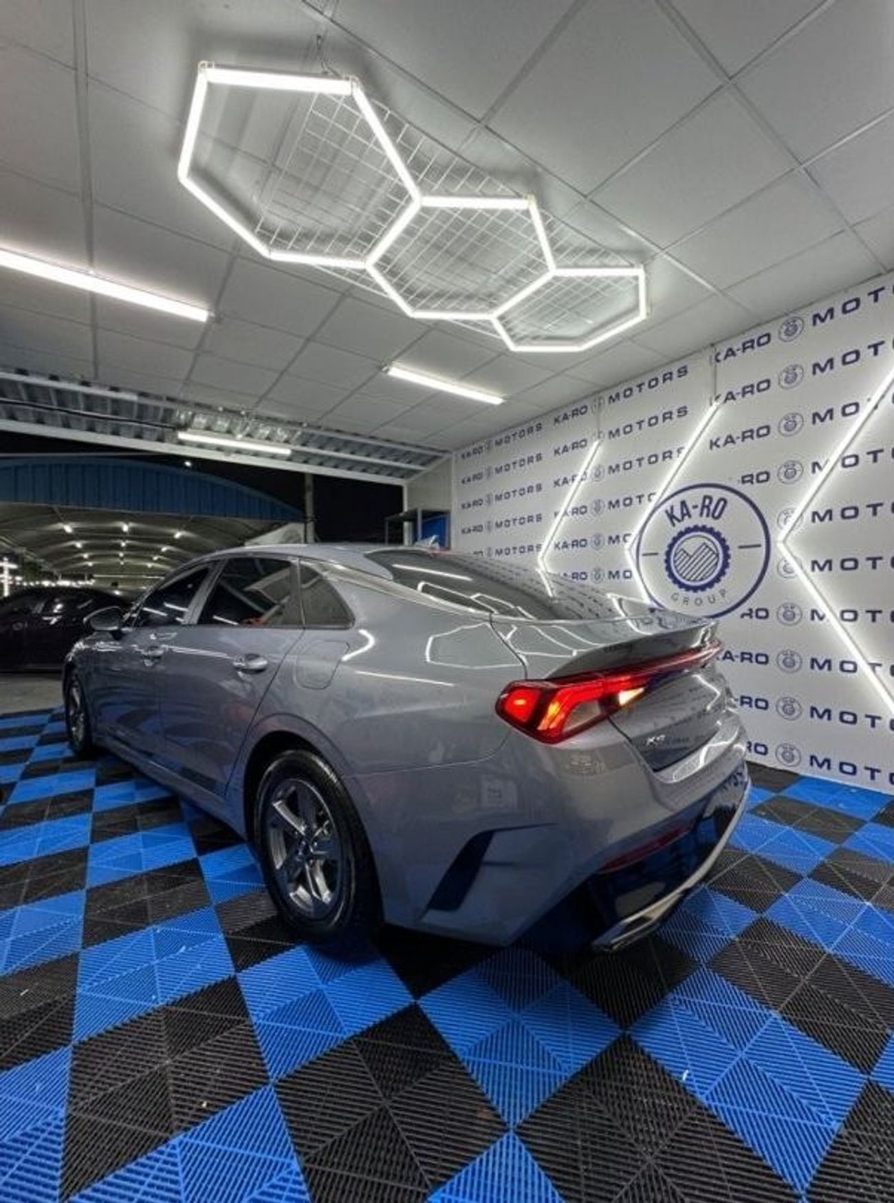 Kia K5 LX Kia K5 2021 1.6 turbo in good condition minimal damage with 100,000 km mileage