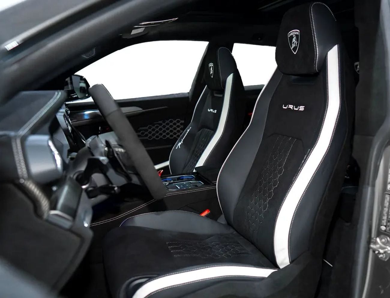 Lamborghini Urus 4.0T V8 Performante PERFORMANTE | TWO TONE INTERIOR ALCANTARA SEATS | CARBON INT/EXT | MASSAGE SEAT