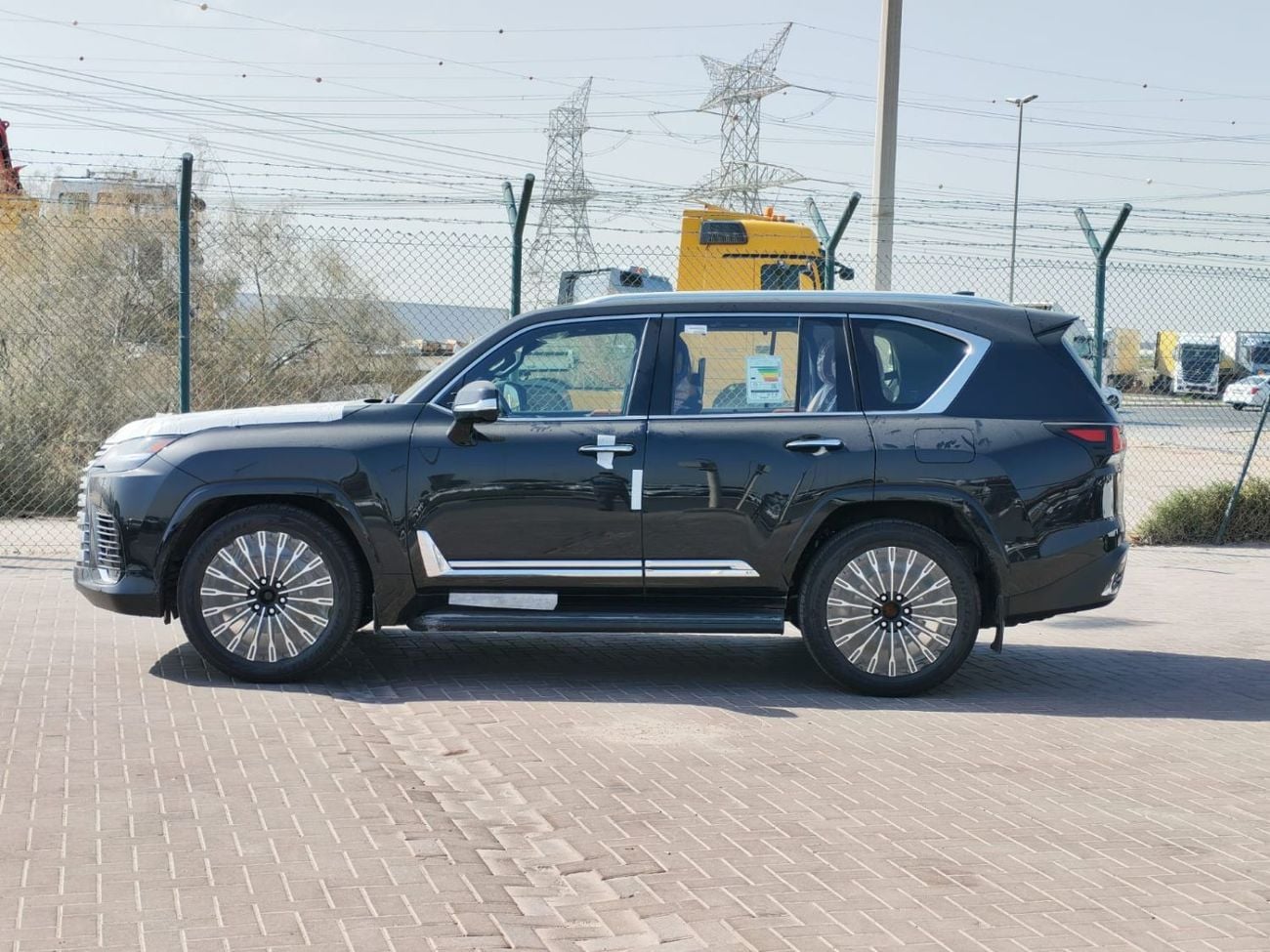 لكزس LX 600 VIP لكزس LX600 VIP موديل 2026 (4 مقاعد) محرك بنزين V6 ثنائي التيربو سعة 3.5 لتر، ناقل حركة أوتوماتيكي، د