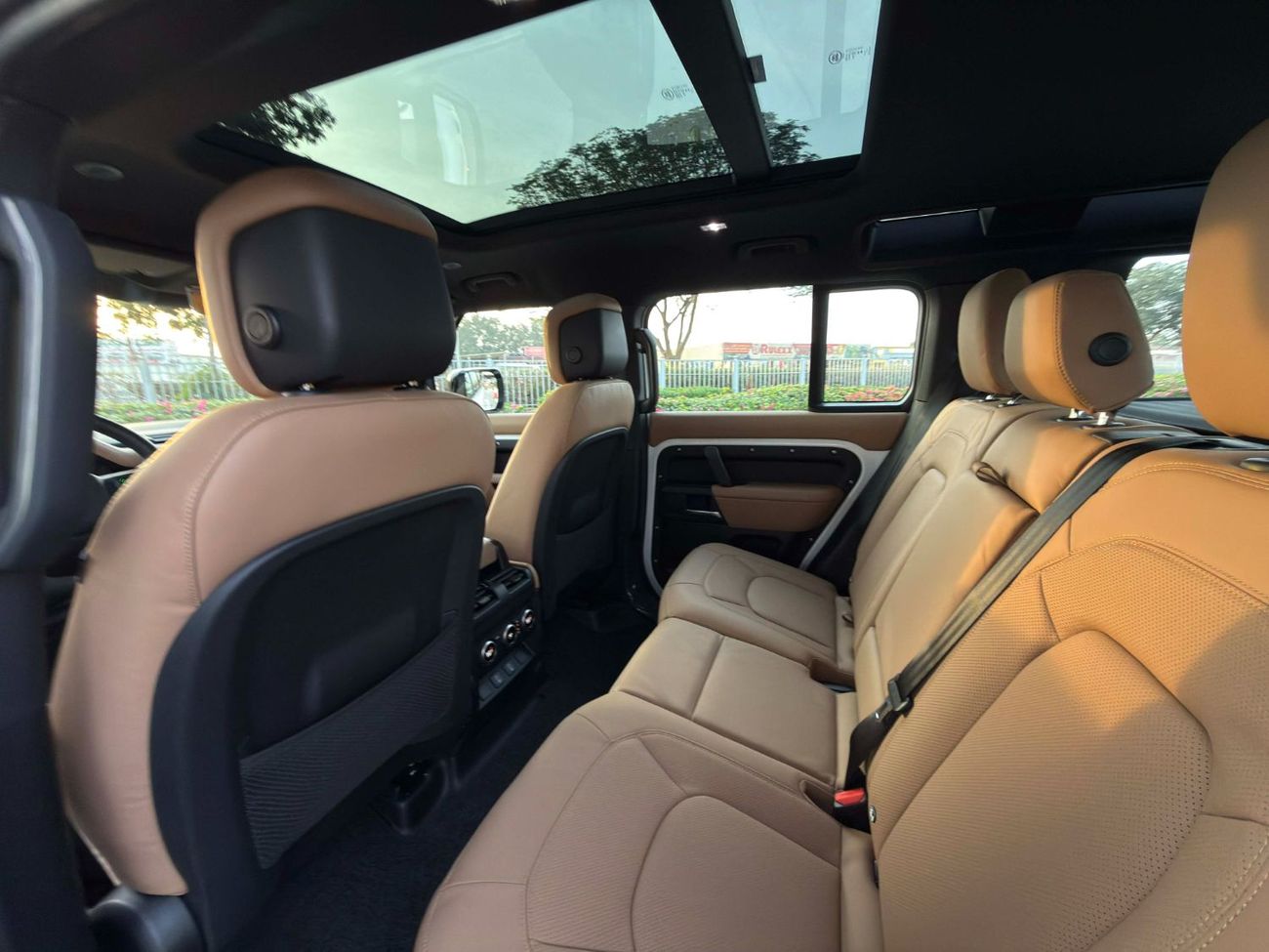 لاند روفر ديفندر **2026**GCC SPEC P525 UNDER WARRANTY AND SERVICE