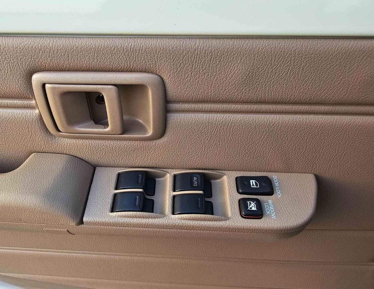 Toyota Land Cruiser Pick Up  DOUBLE CABIN MANUAL / 2.8L V4 DIESEL 4WD / SNORKEL (CODE # STD-E)