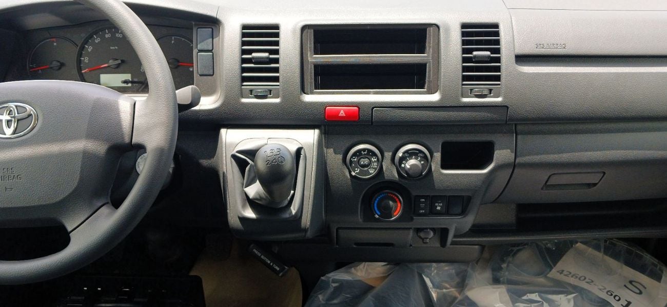تويوتا هاياس 2.5L Diesel Manual Passenger 2026YM