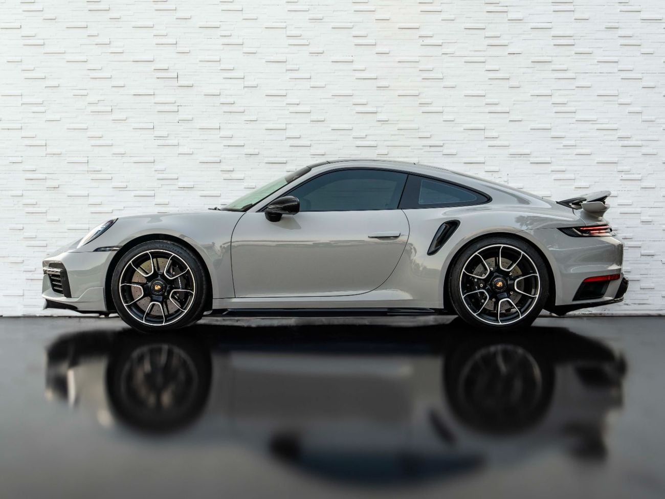 Porsche 911 Turbo S 3.8L (640 HP) Coupe