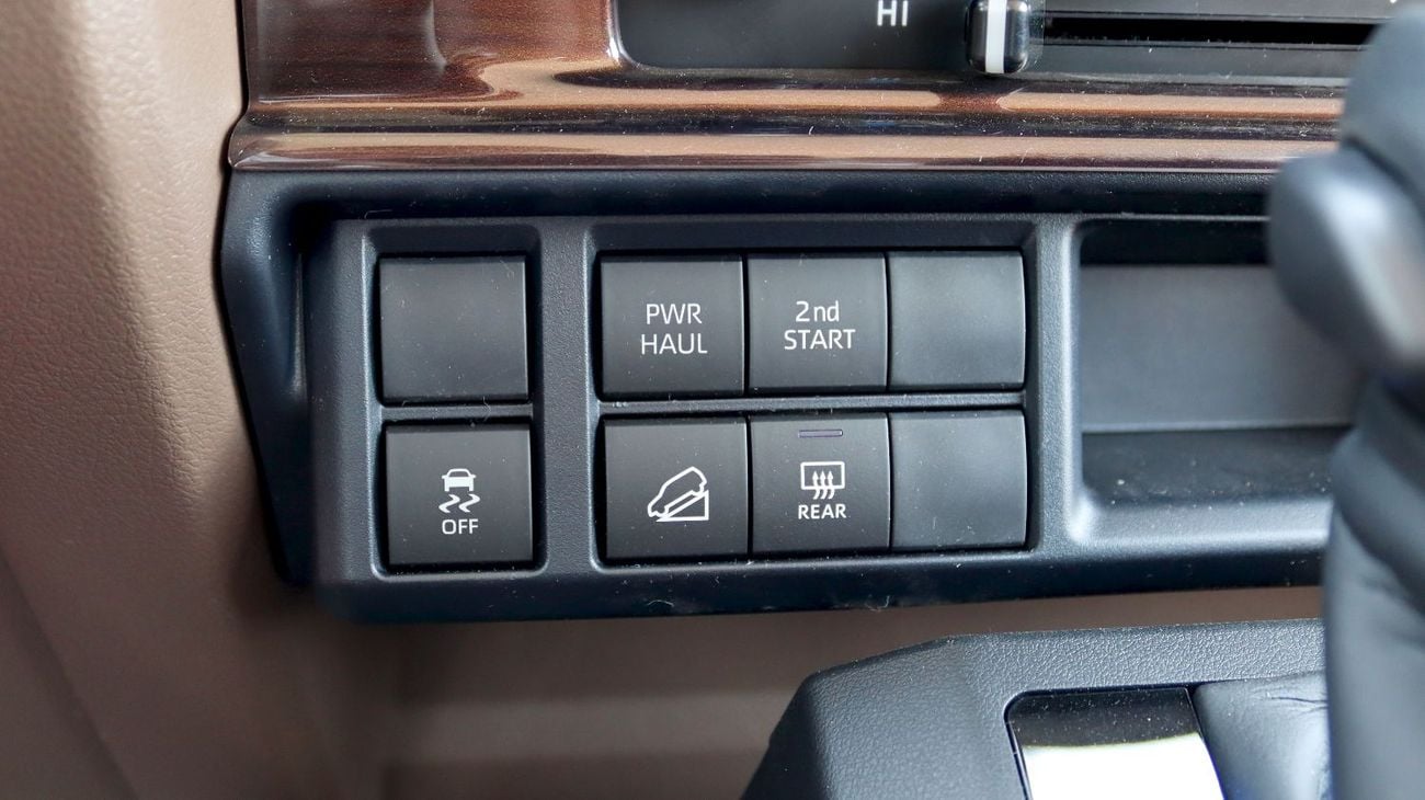 Toyota Land Cruiser 70 LC 76 | LX | 4.0L | V6 Automatic | GCC Specification