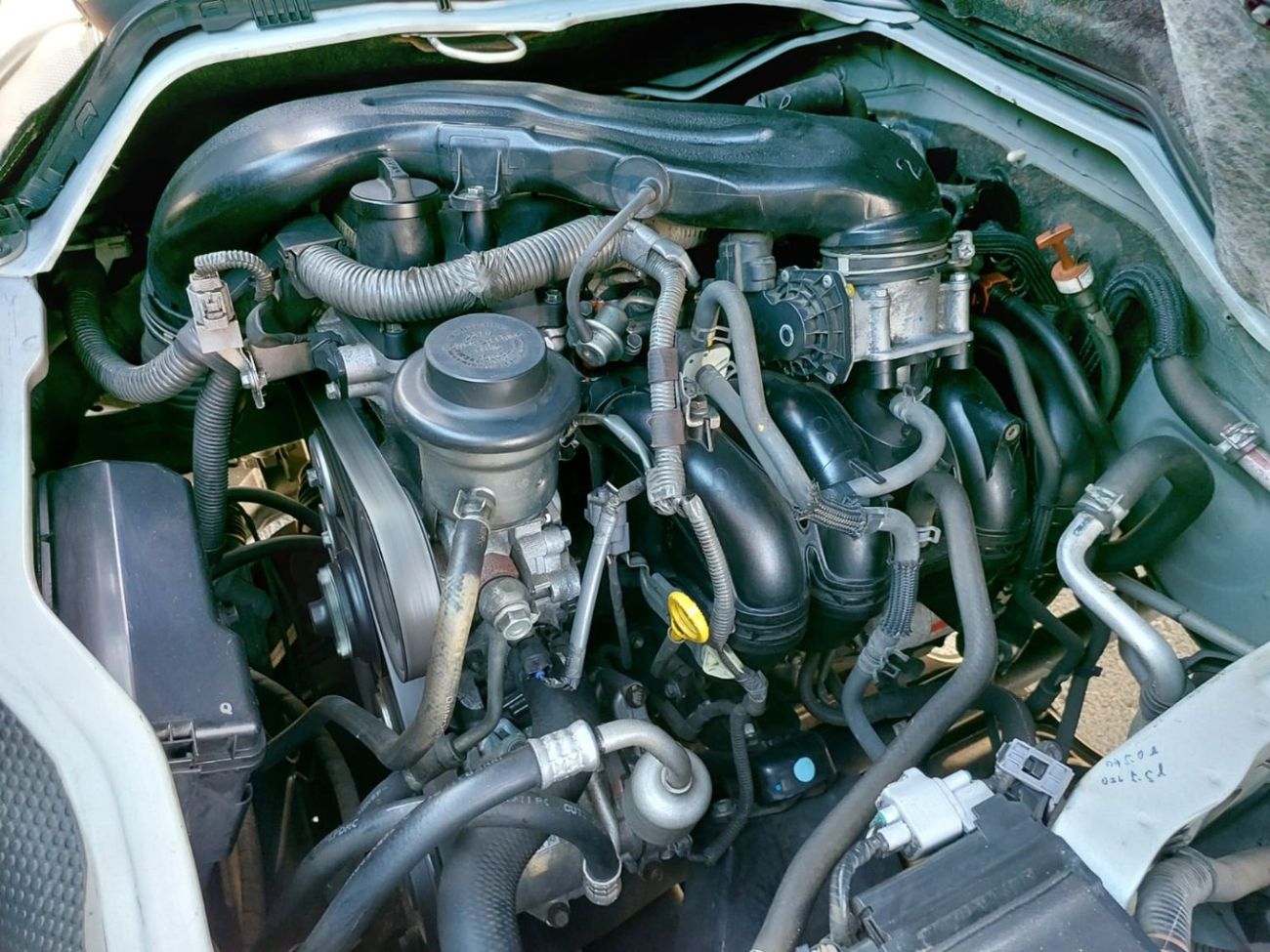 Toyota Hiace TOYOTA HIACE VAN AMBULANCE RHD 2015 MODEL 2.7 L PETROL AUTOMATIC(PM15323)