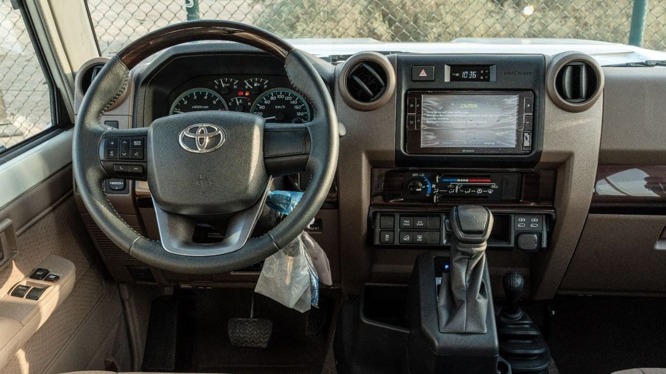 تويوتا لاند كروزر 70 LC76 HT VXR 2025 Toyota Land Cruiser LC71 4.0L AT Petrol (White-Beige) Mid Option