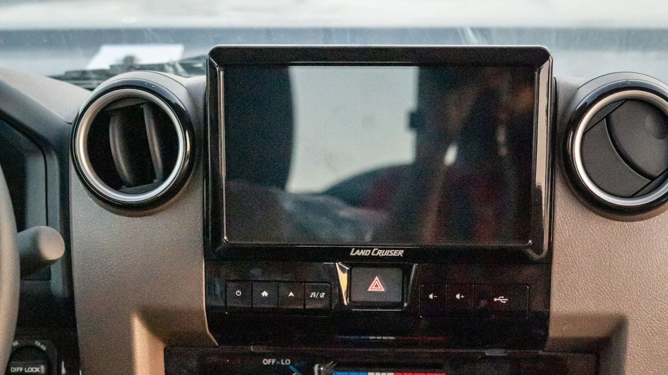 Toyota Land Cruiser Pick Up 79 DC V6 4.0L Petrol Z1 A/T 2025YM