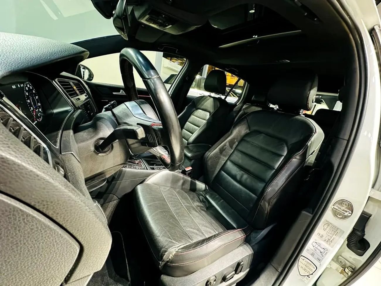 Volkswagen Golf GTI GCC SPECS FULLY MODIFIED 450HP WITH CARBON FIBER HOOD AND FENDERS