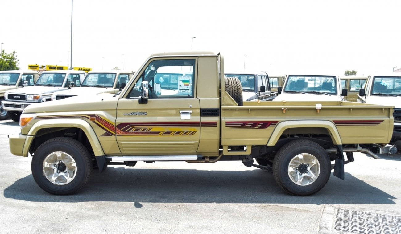 Toyota Land Cruiser Pick Up LX V6,4.0ltr,Petrol,with Alloy Wheels ,Winch,Difflock,Wooden interior,power window,