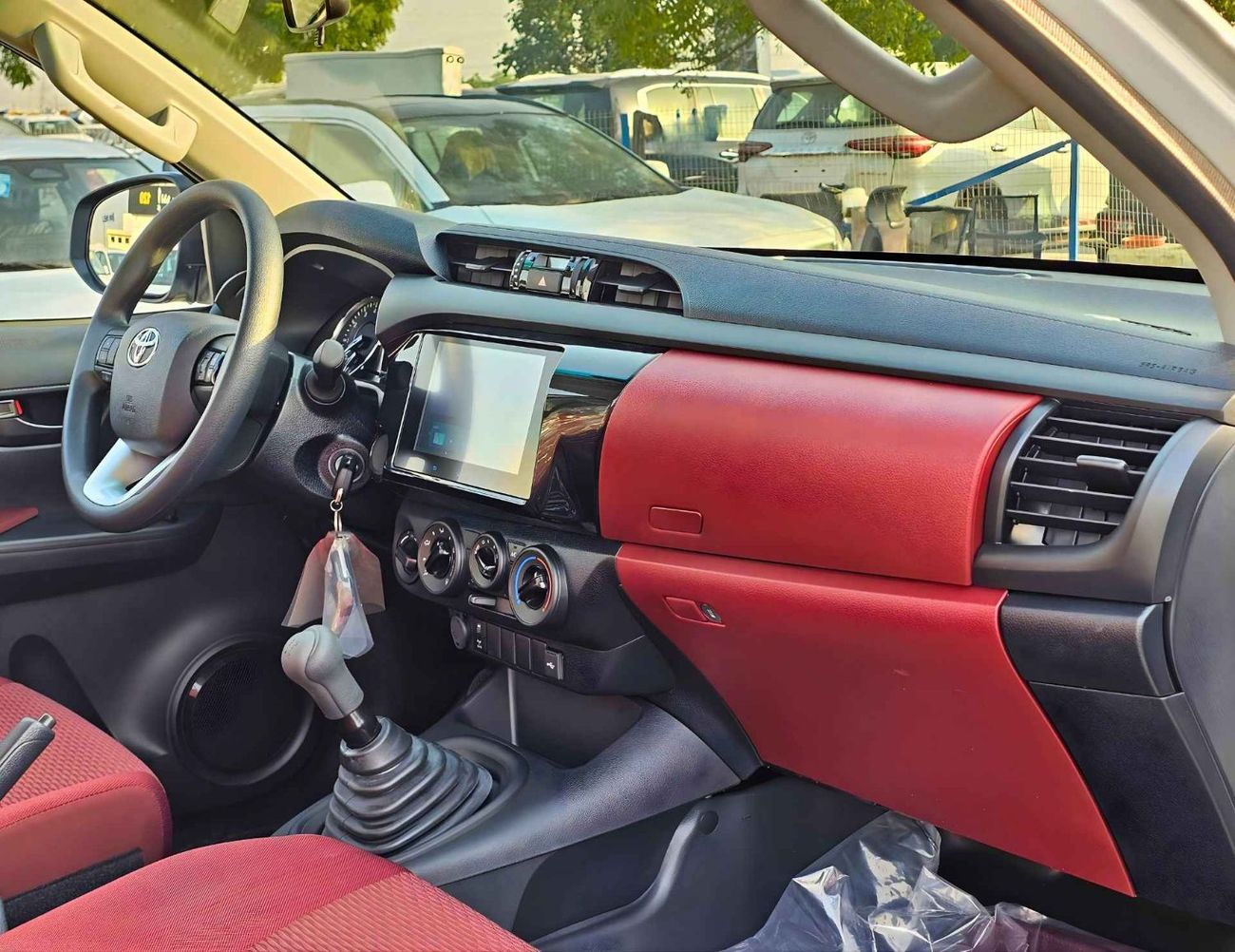 تويوتا هيلوكس SINGLE CABIN /  M/T / 2.7L V4 PETROL / DVD CAMERA /  KEY START PW CHROME BUMPER (CODE # GLS-G-SC)