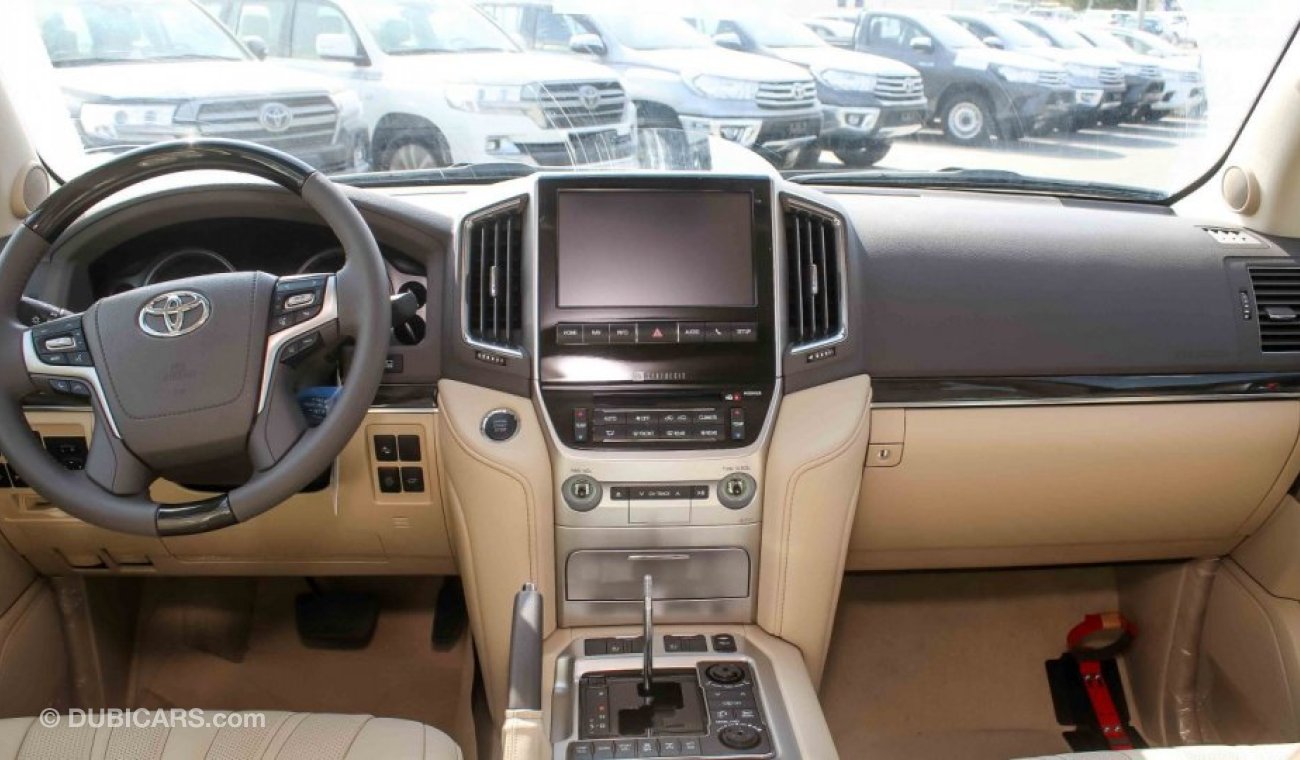 Toyota Land Cruiser VXS V8 5.7L Beige inside full option تويوتا لاندكروزر الداخلية باللون البيج فل اوبشن