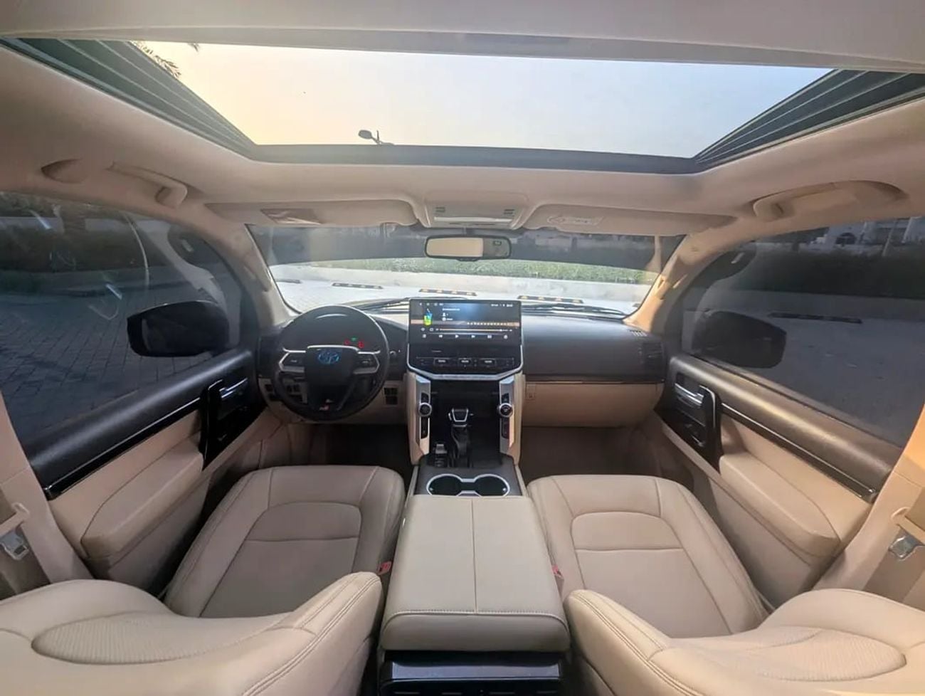 Toyota Land Cruiser VXR Facelifted With Interior and Exterior GCC Specs | Well Maintained