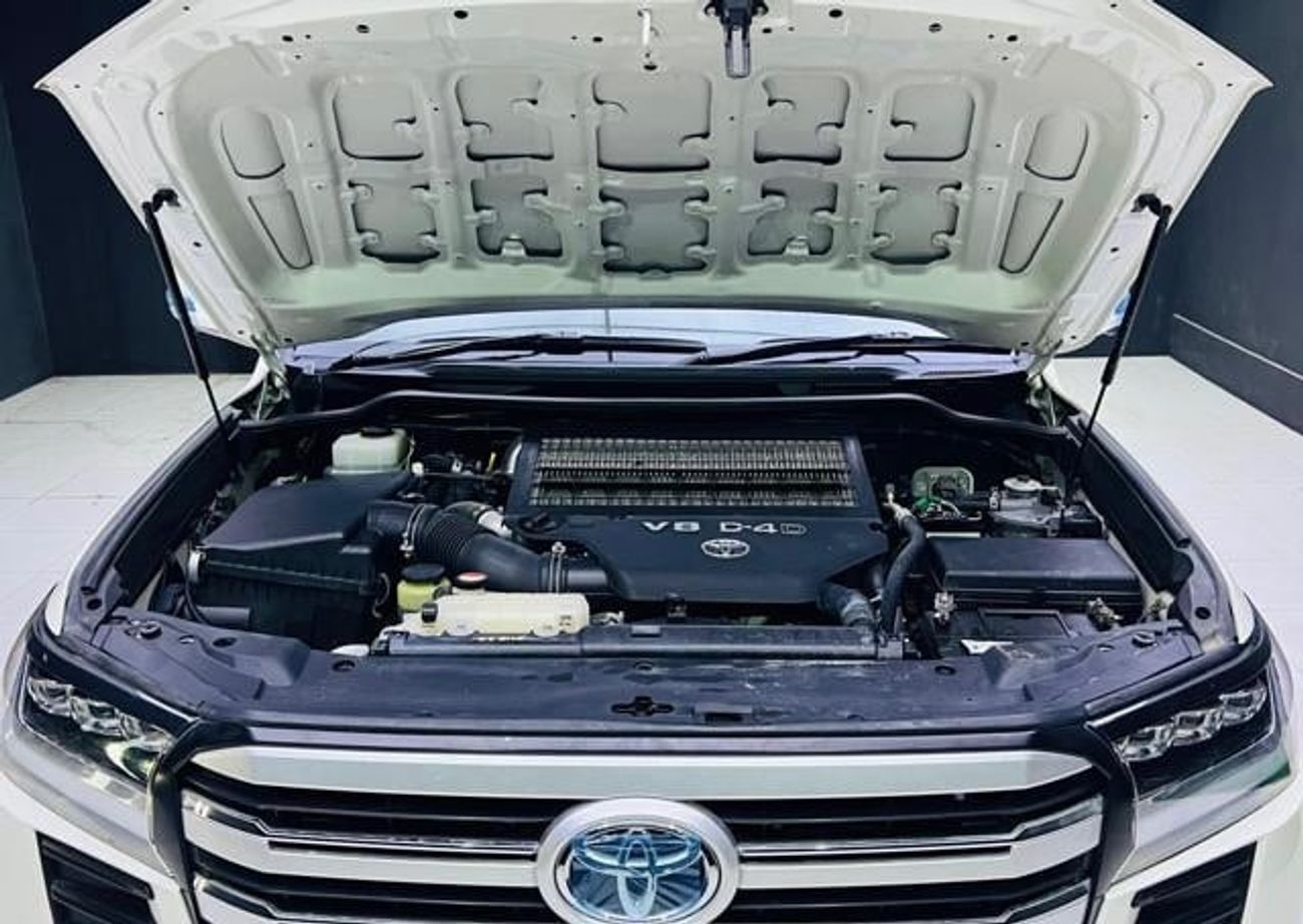 تويوتا لاند كروزر Sahara 2016 Model RHD Diesel Engine Full Option Facelift to LC300 2024 Very Clean And Perfect