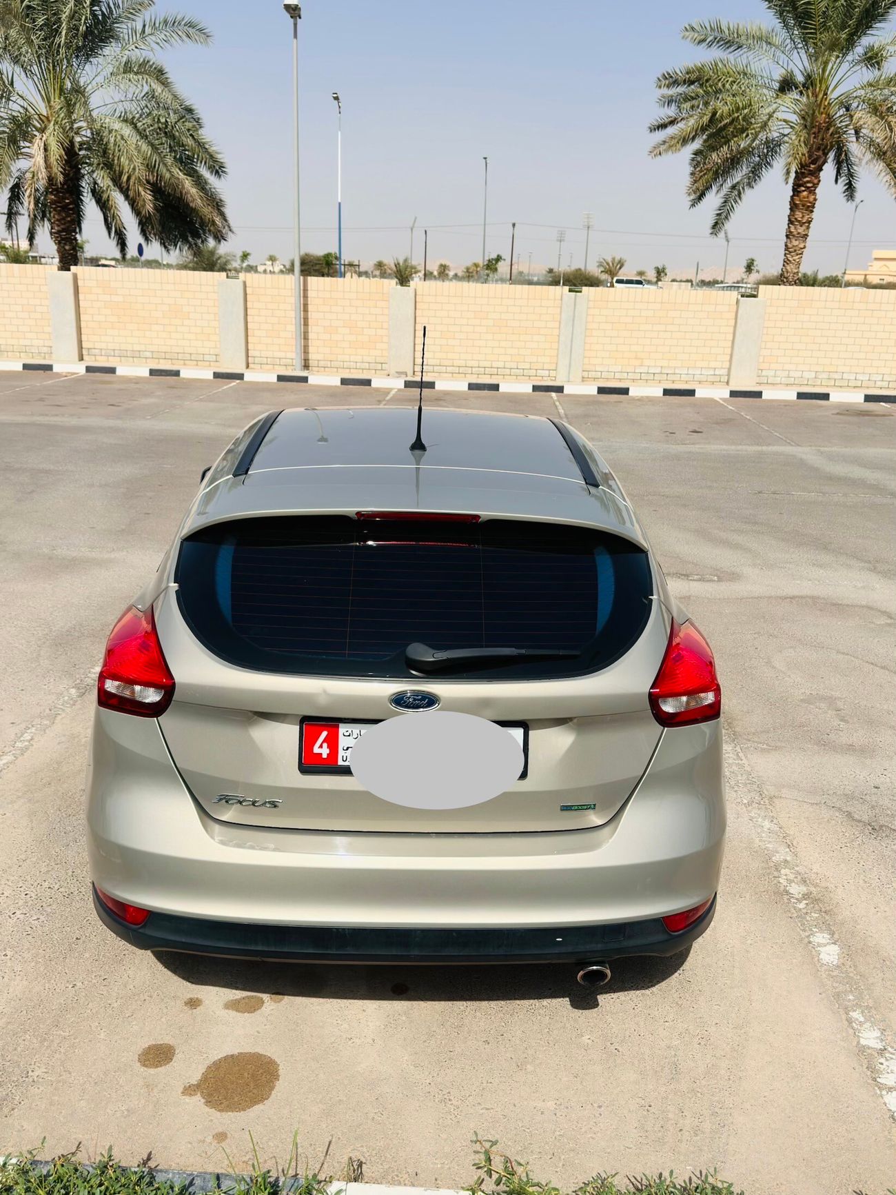 فورد فوكاس أنظف فورد فوكس خليجي 2015 قوي واقتصادي جدا،ملكية سنة تأمين عمان والامارات سنة، صبغ وكالة من البنفر إ