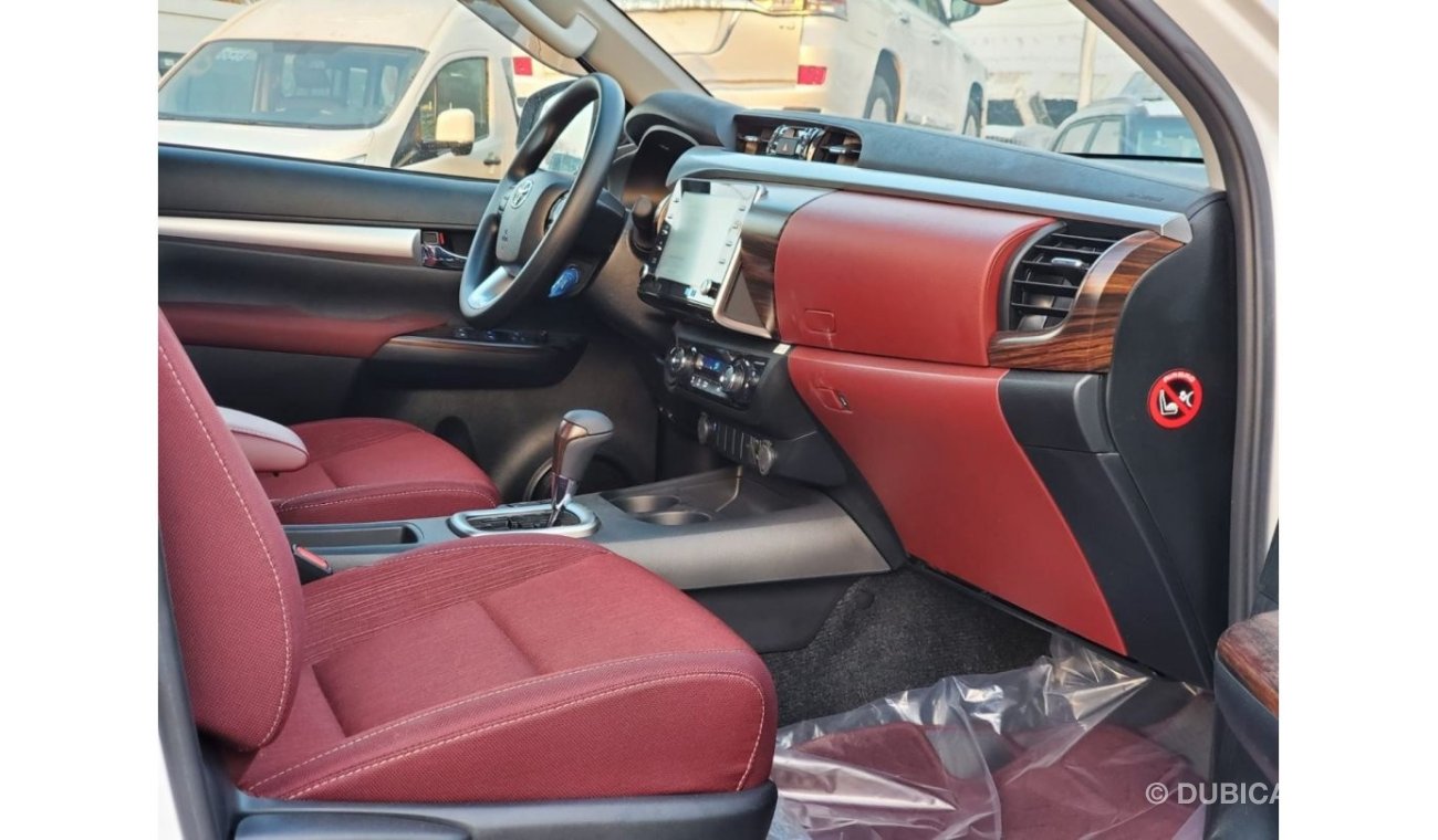 Toyota Hilux Pick Up A/T 2.7L with Push Start, Cruise Control