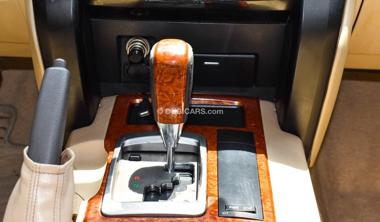 Toyota Land Cruiser GXR V6