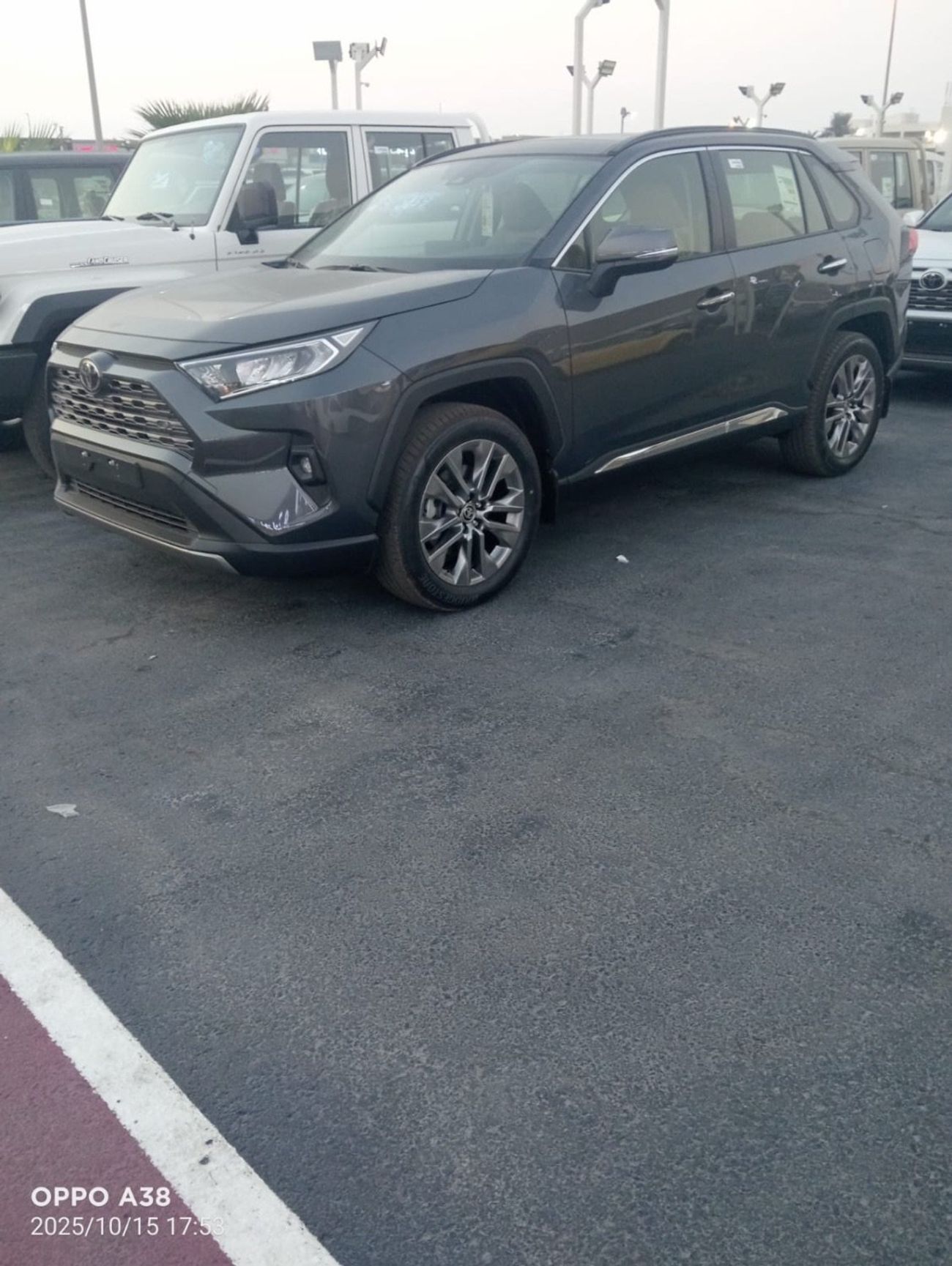 تويوتا راف ٤ 2.5 L 4WD limited