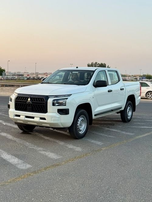 ميتسوبيشي L200 GLX ميتسوبيشي - L-200 - خط M - 2.4 لتر - تيار مستمر - ناقل حركة يدوي - قياسي - 2026 - أبيض