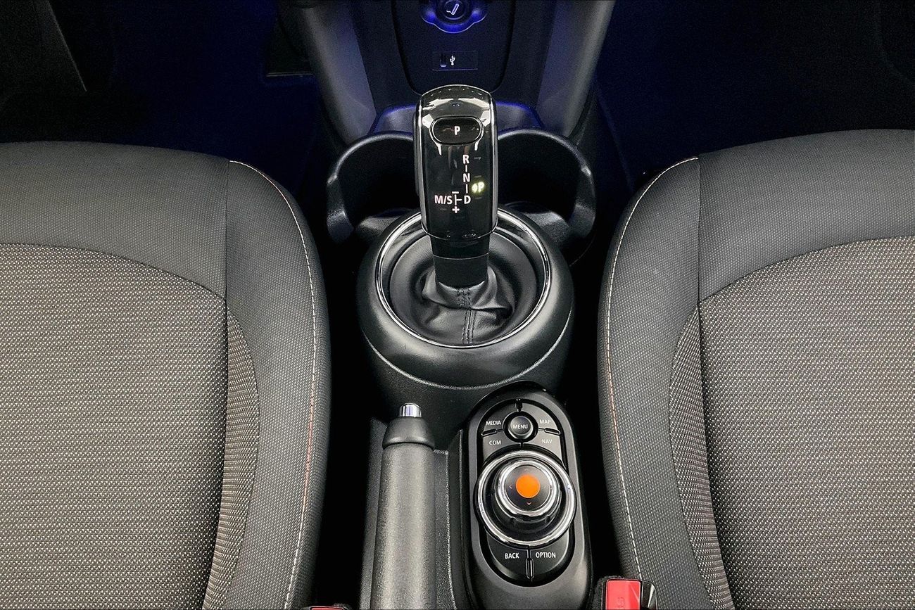 ميتسوبيشي مونتيرو GLS Premium | عرض العيد الحصري | خالية من أضرار الفيضانات