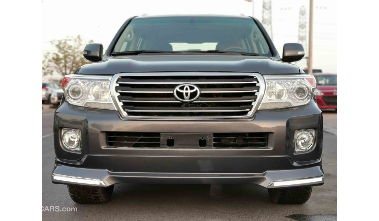 Toyota Land Cruiser 4.6L, 18" Rims, DRL LED Headlights, Driver Power Seat, Leather Seats, DVD, Rear Camera (LOT # 9816)