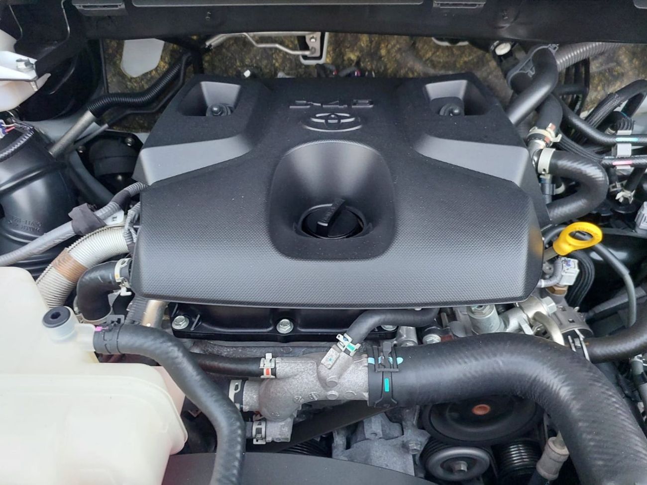 Toyota Hiace TOYOTA HIACE COMMUTER VAN RHD 2022 MODEL 2.8 L DIESEL AUTOMATIC(PM42119)