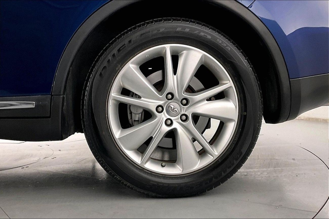 Infiniti QX70 Luxury / Luxe Sensory