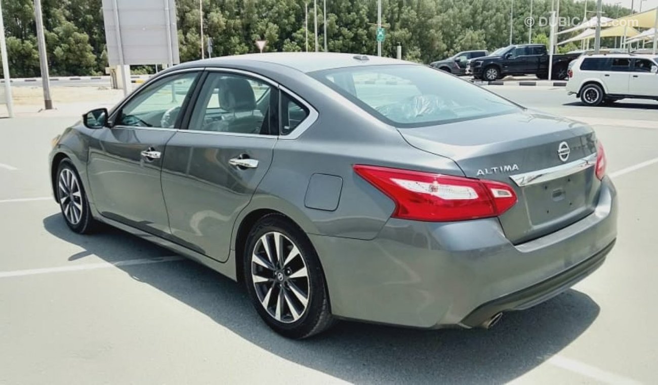 Nissan Altima SL - With Sunroof