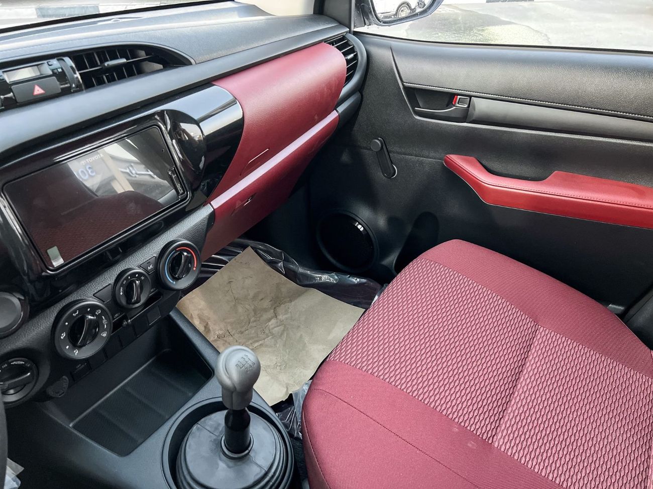 Toyota Hilux EXPORT ONLY - TOYOTA HILUX DLX-E DSL 2.4L (MANUAL WINDOWS)