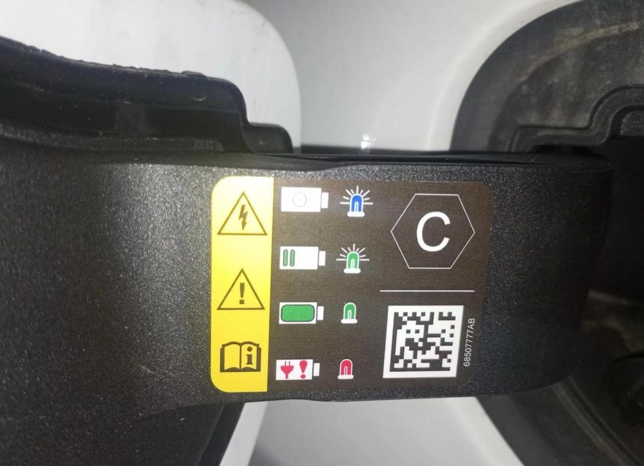 Jeep Cherokee 5 SEATER LIMITED PLUG IN HYBRID ( FOR RE EXPORT ONLY )