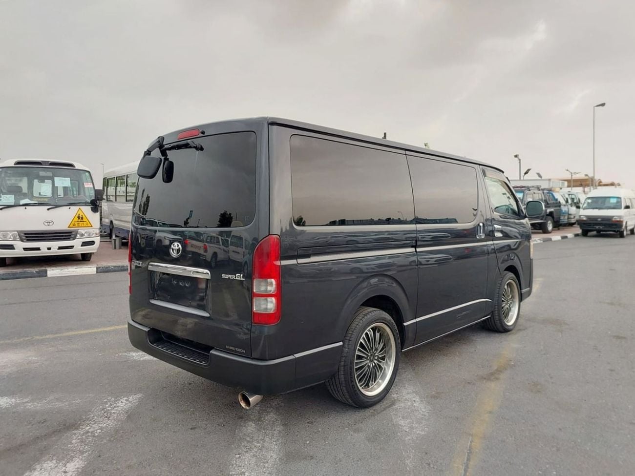 Toyota Hiace TOYOTA HIACE VAN RHD 2005 MODEL 2.0 L PETROL AUTOMATIC(PM16078)