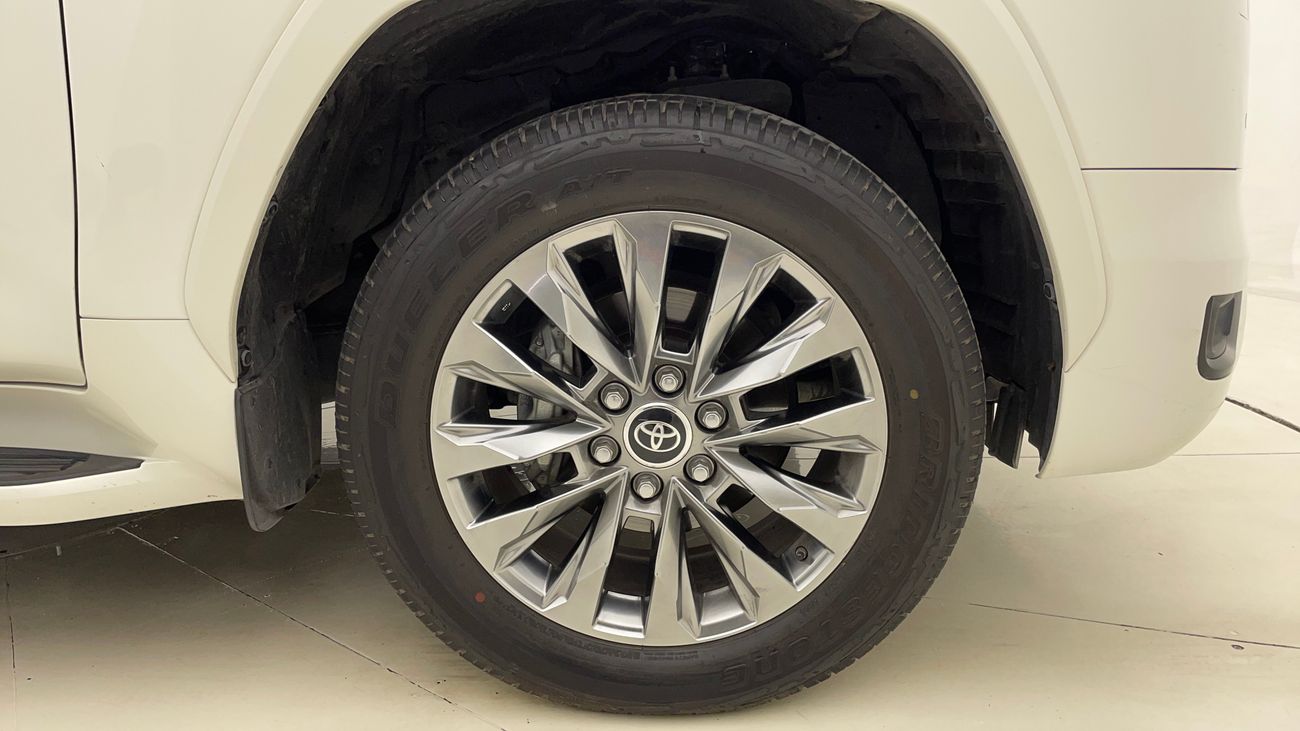 تويوتا لاند كروزر GXR 4 | بدون دفعة مقدمة | اختبار القيادة في المنزل