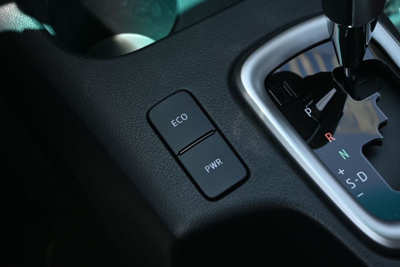 تويوتا هيلوكس Toyota Hilux SR5 GLXS 2.7L Petrol, Automatic 4WD, Model 2025, Color White