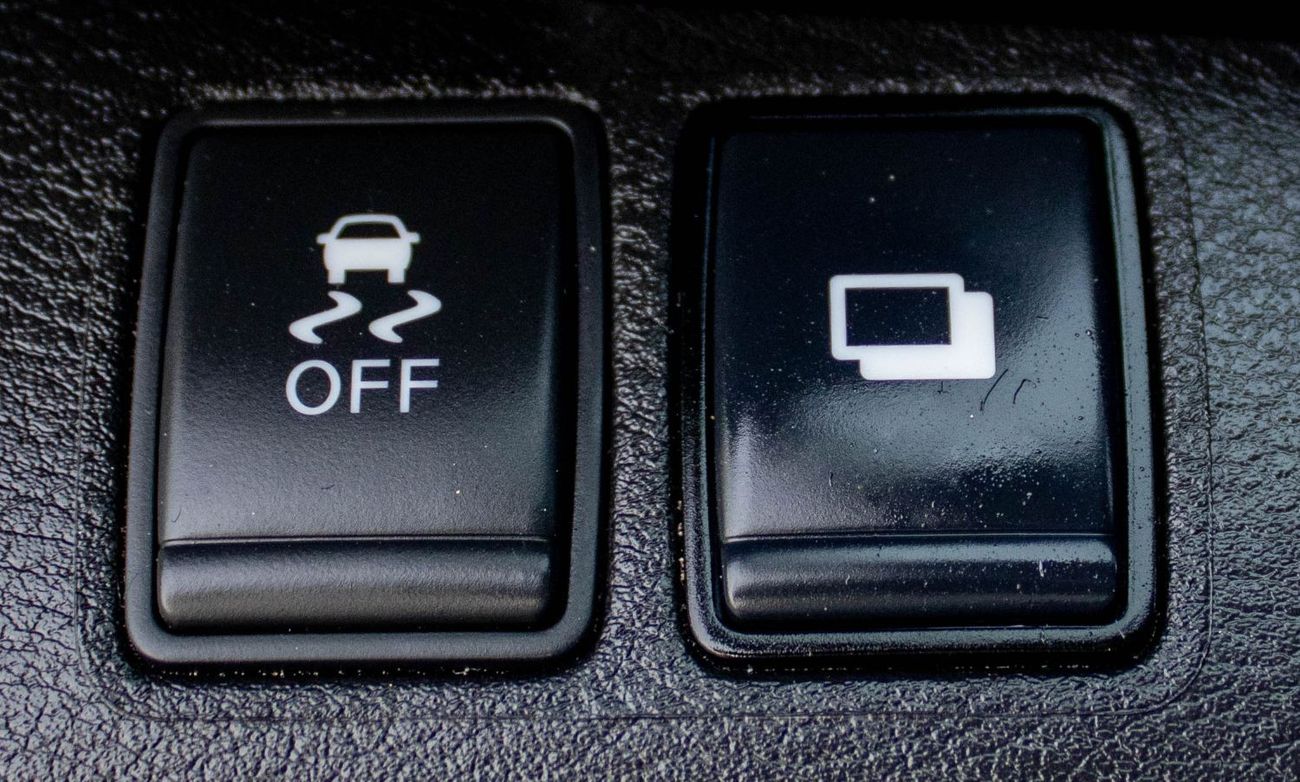 نيسان كيكس سيارة نيسان كيكس SV (P15) موديل 2020، 5 أبواب، محرك بنزين 4 سلندر سعة 1.6 لتر، ناقل حركة أوتوماتيكي،